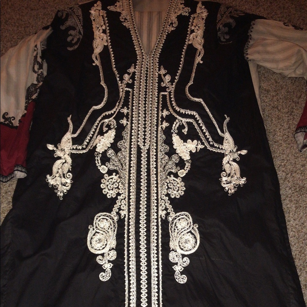 Pakistani designer lawn - Picture 3 of 4